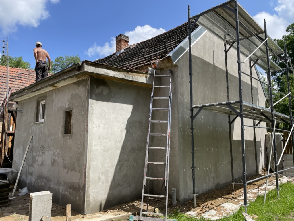 oprava-fasady-a-natazeni-nove-omitky-stupno10
