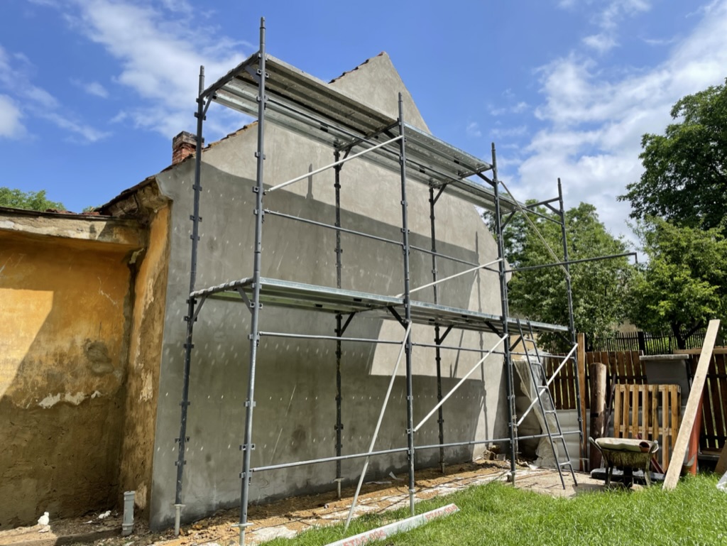oprava-fasady-a-natazeni-nove-omitky-stupno6